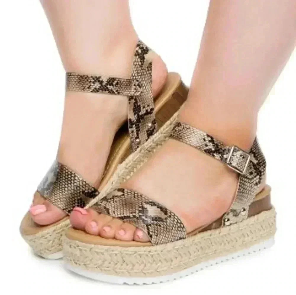 CLOSET CLOSEDOWN⚠️🚨Snake Skin Espadrille Platform Sandal